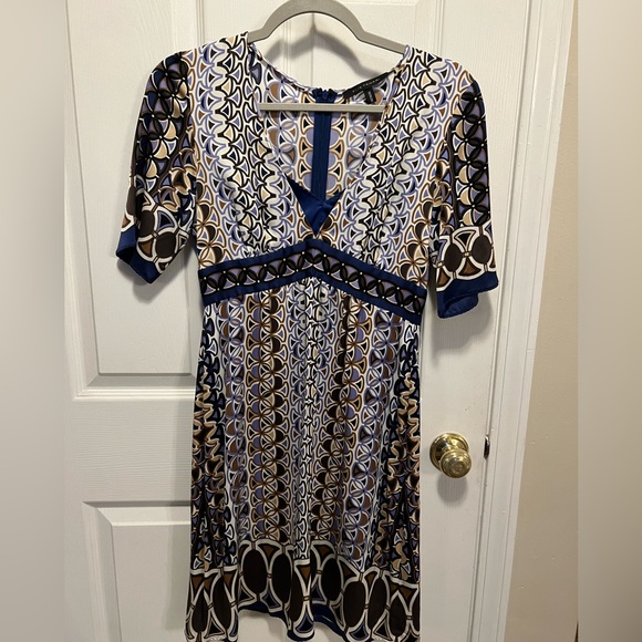 Elie Tahari Boho Printed Silk Empire Waist Top size xs 95% silk EUC - Picture 3 of 5